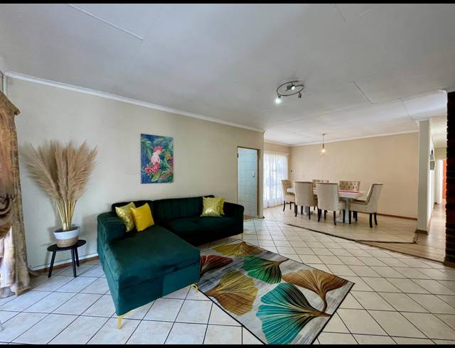 3 BEDROOM HOUSE FOR SALE IN THREE RIVERS EAST